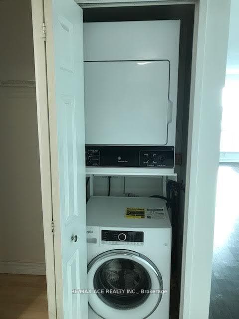 8 Lee Centre Drive Unit 610 photo 11