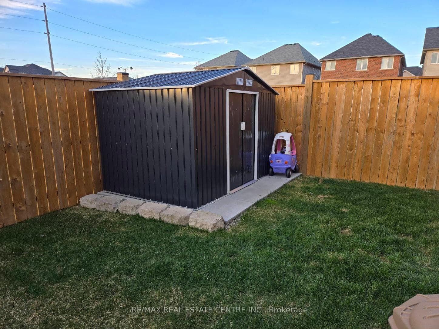 135 Munro Circle photo 22