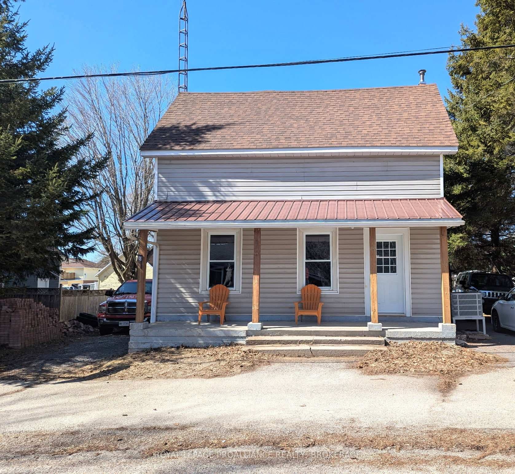 8 Halladay Street photo 1
