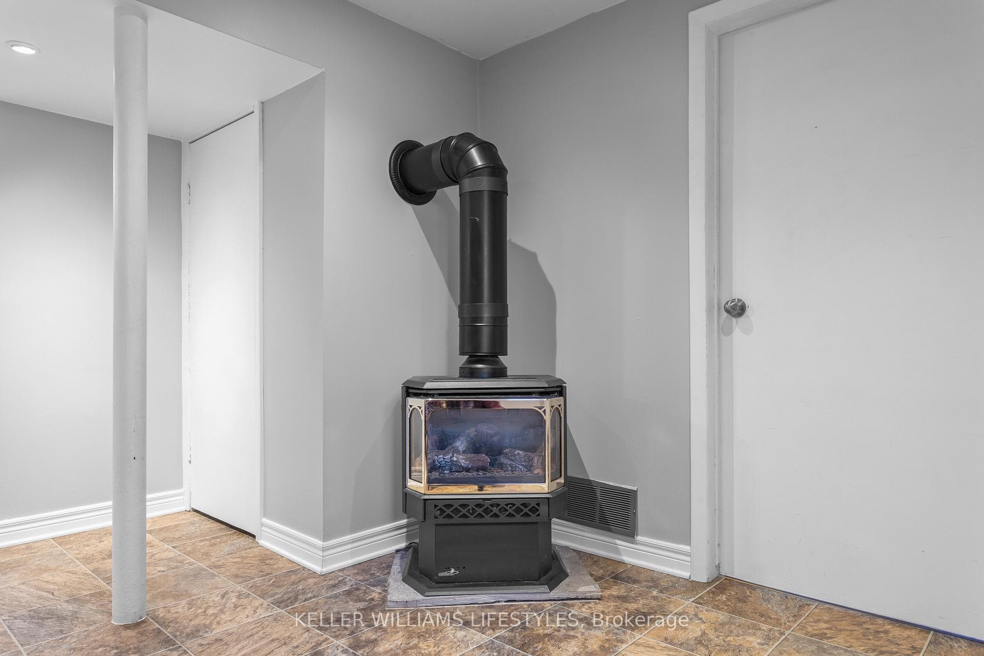 302 Spruce Street photo 22