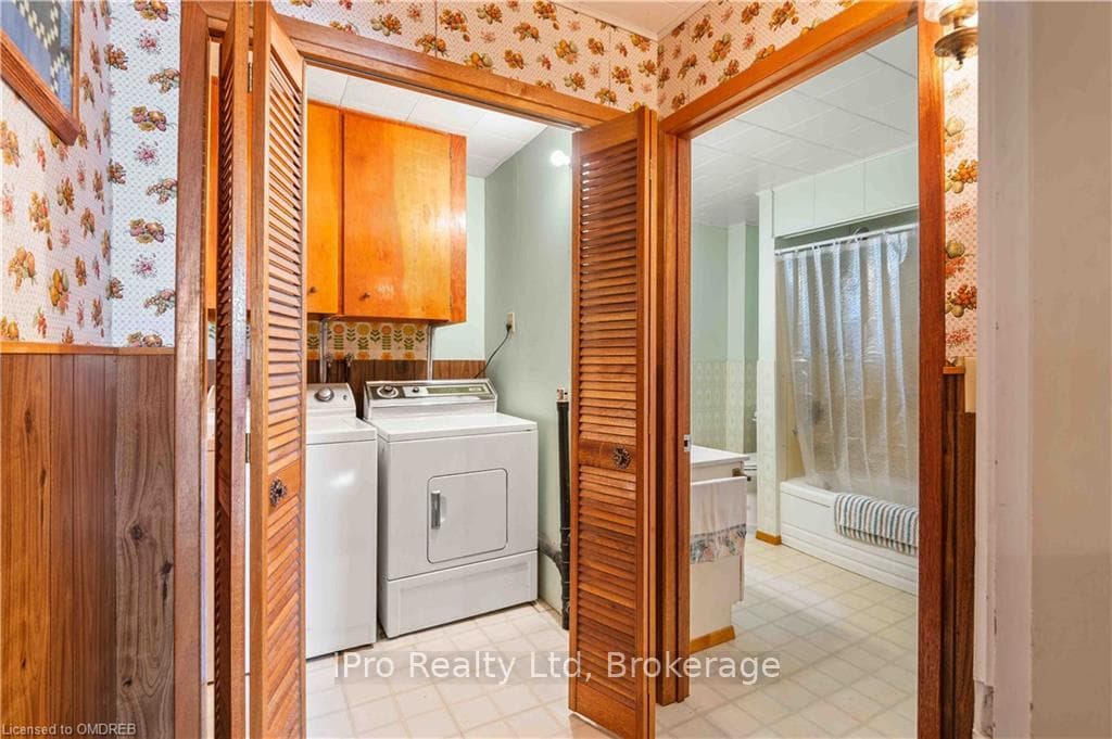 16 LEESON ST S Street photo 10