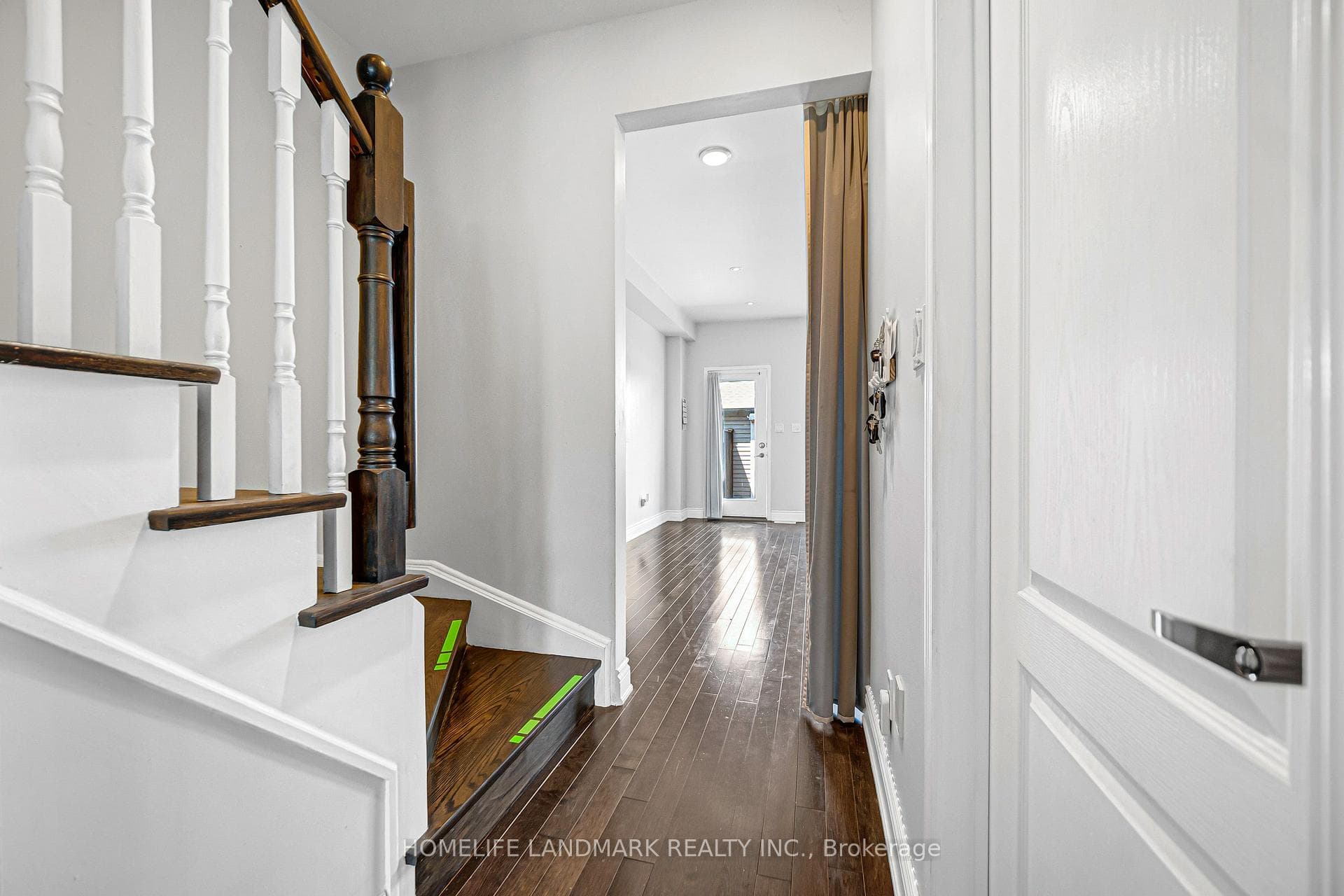 293 Murray Ross Parkway photo 15