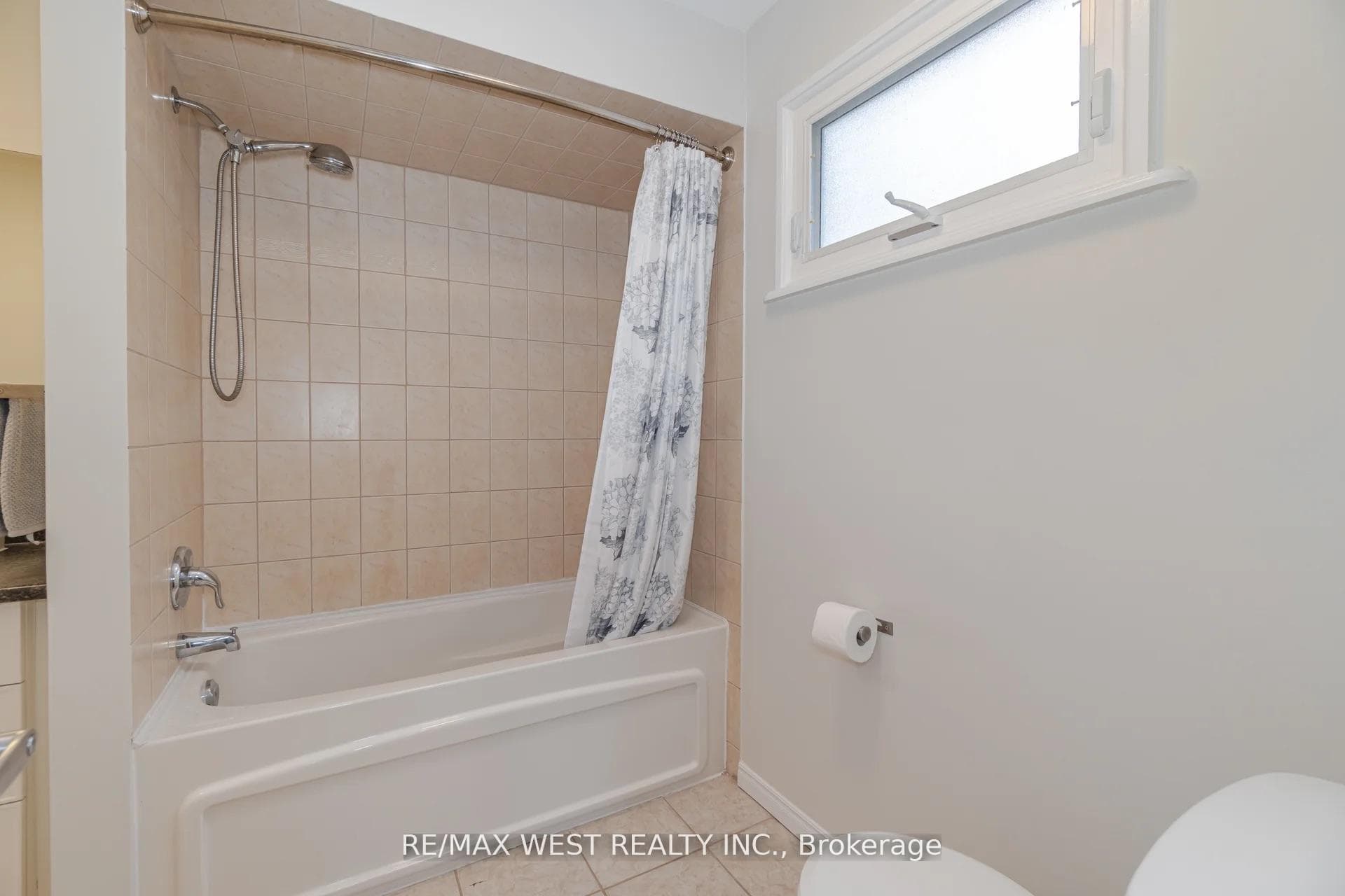75 Wright Crescent Unit Upper photo 19