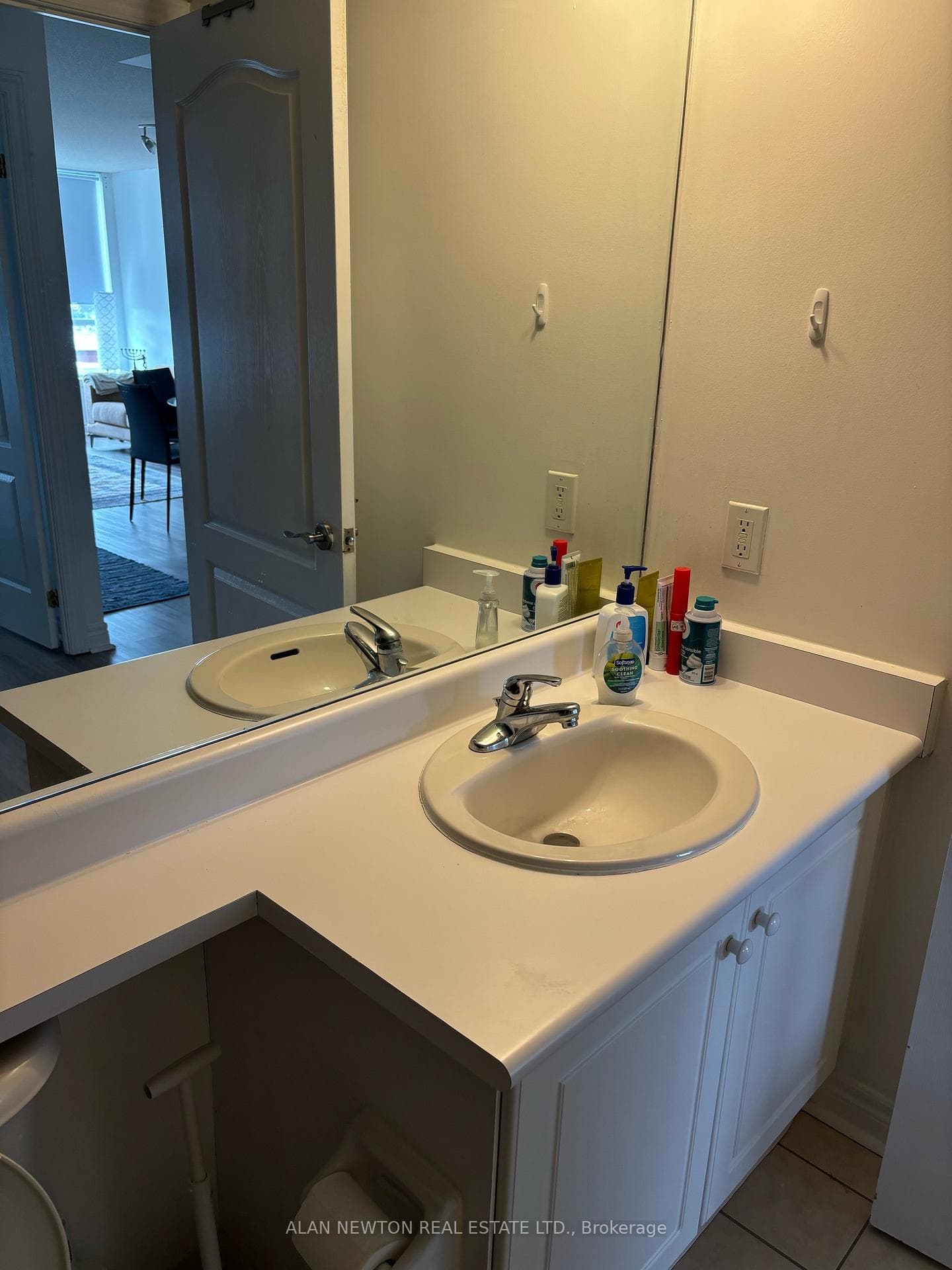 60 Disera Drive Unit 706 photo 5