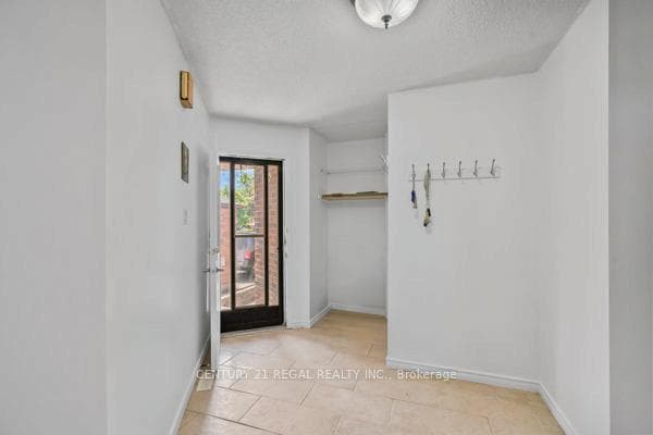 35 Portrush Crescent photo 2