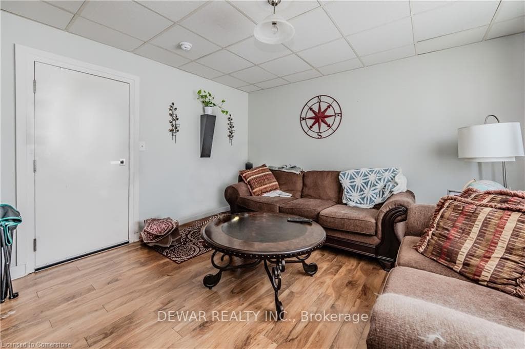 611 Lancaster Street photo 11