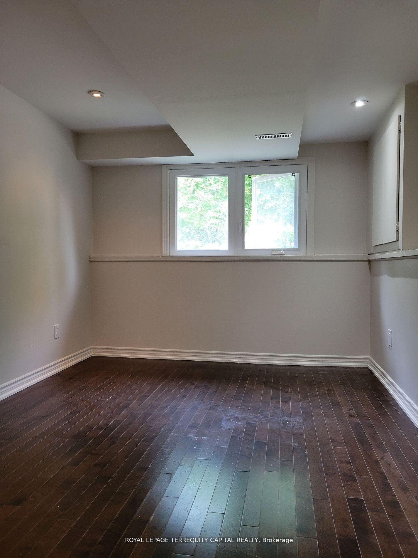20 Mowat Crescent Unit Lower photo 4