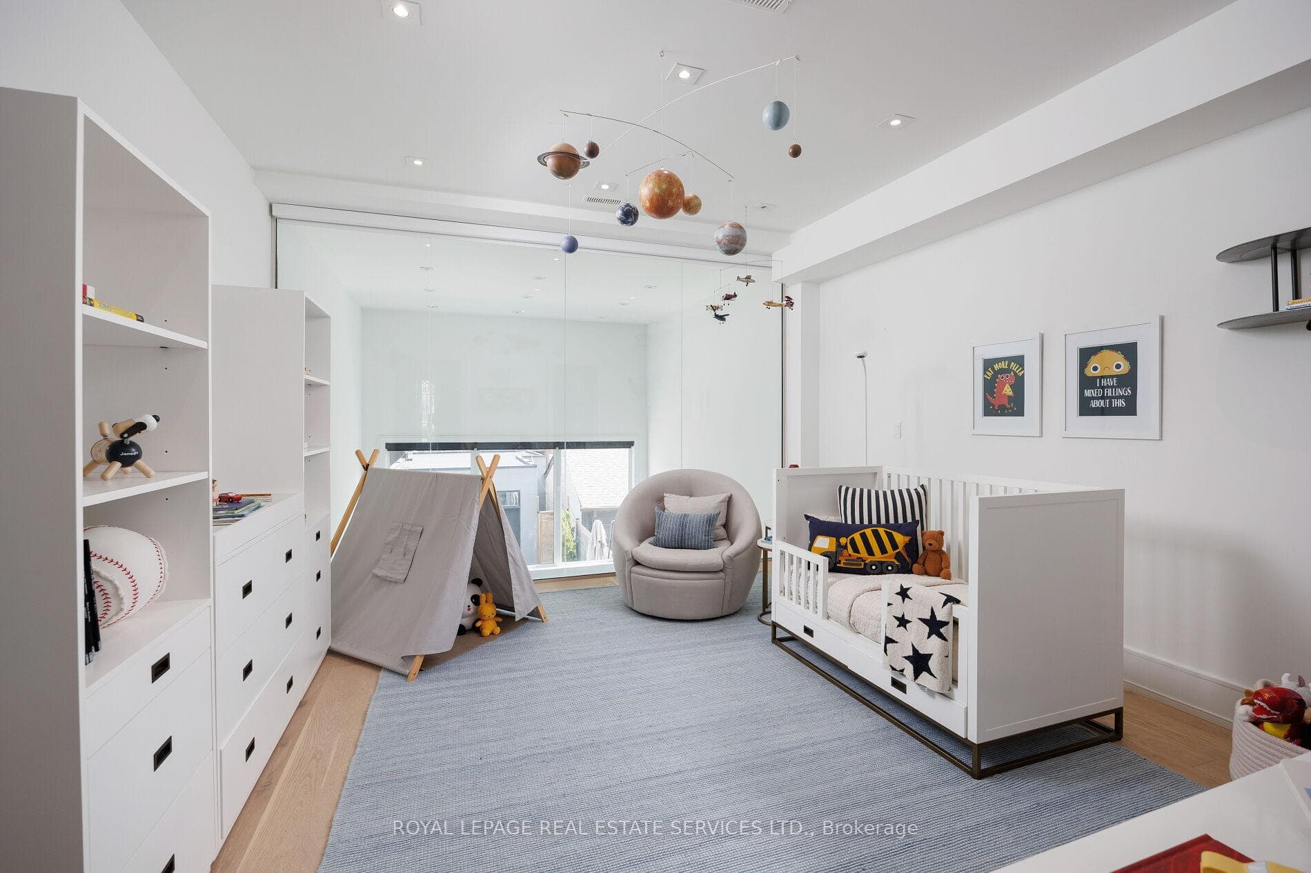 121 Markham Street photo 19
