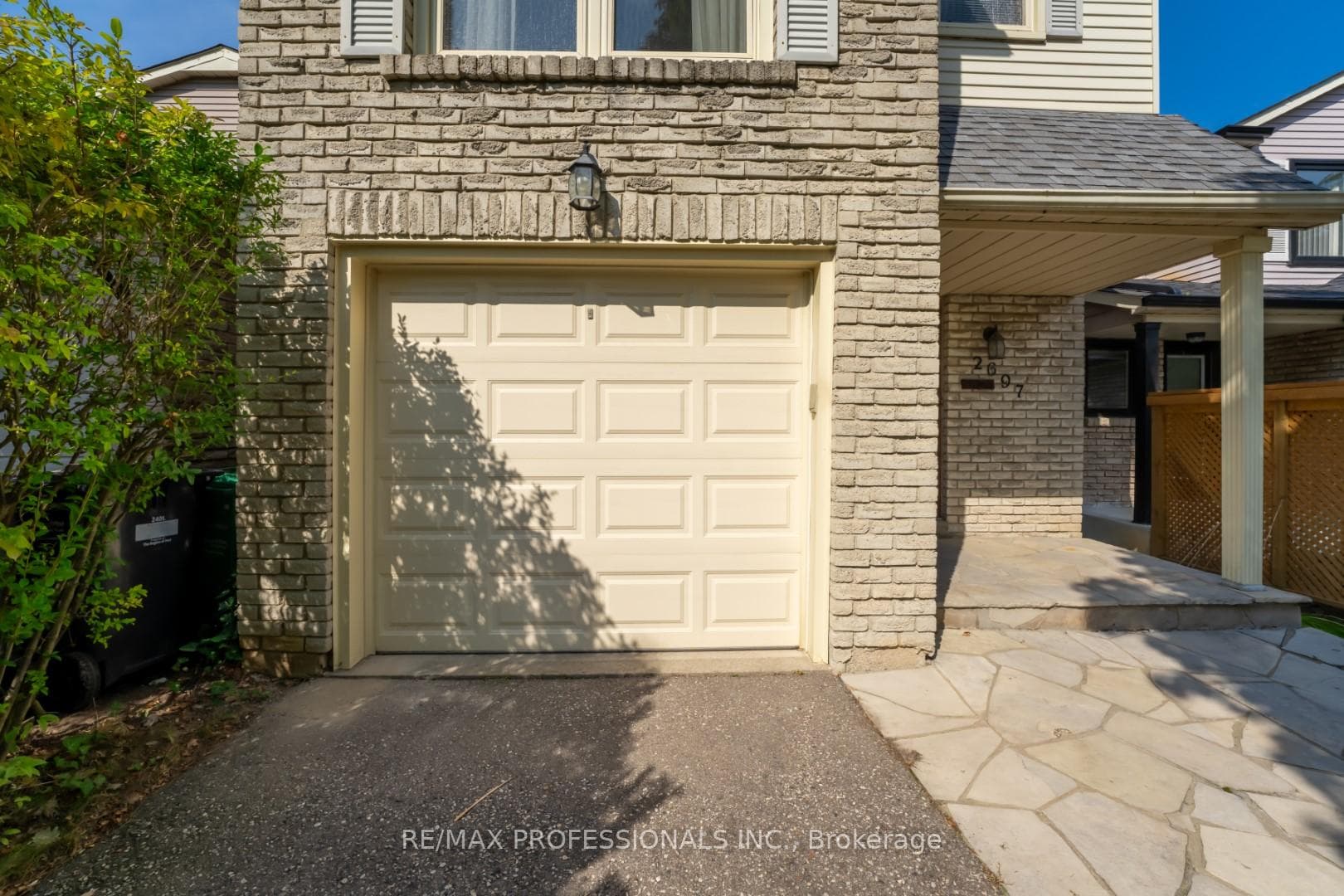 2697 Romark Mews photo 2