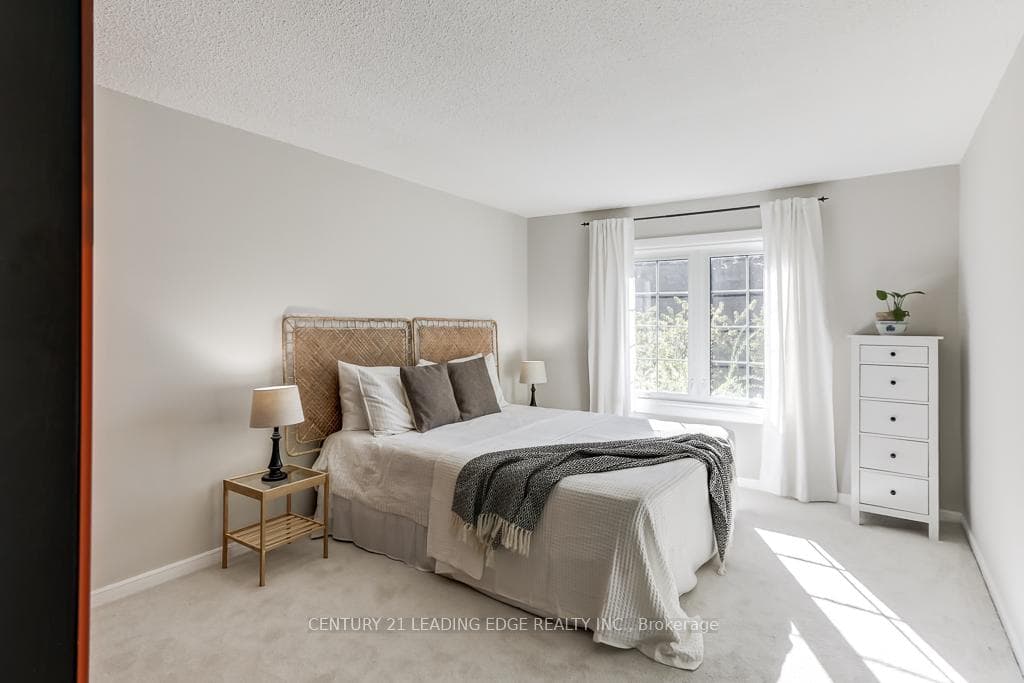 89 REGINALD Crescent photo 22