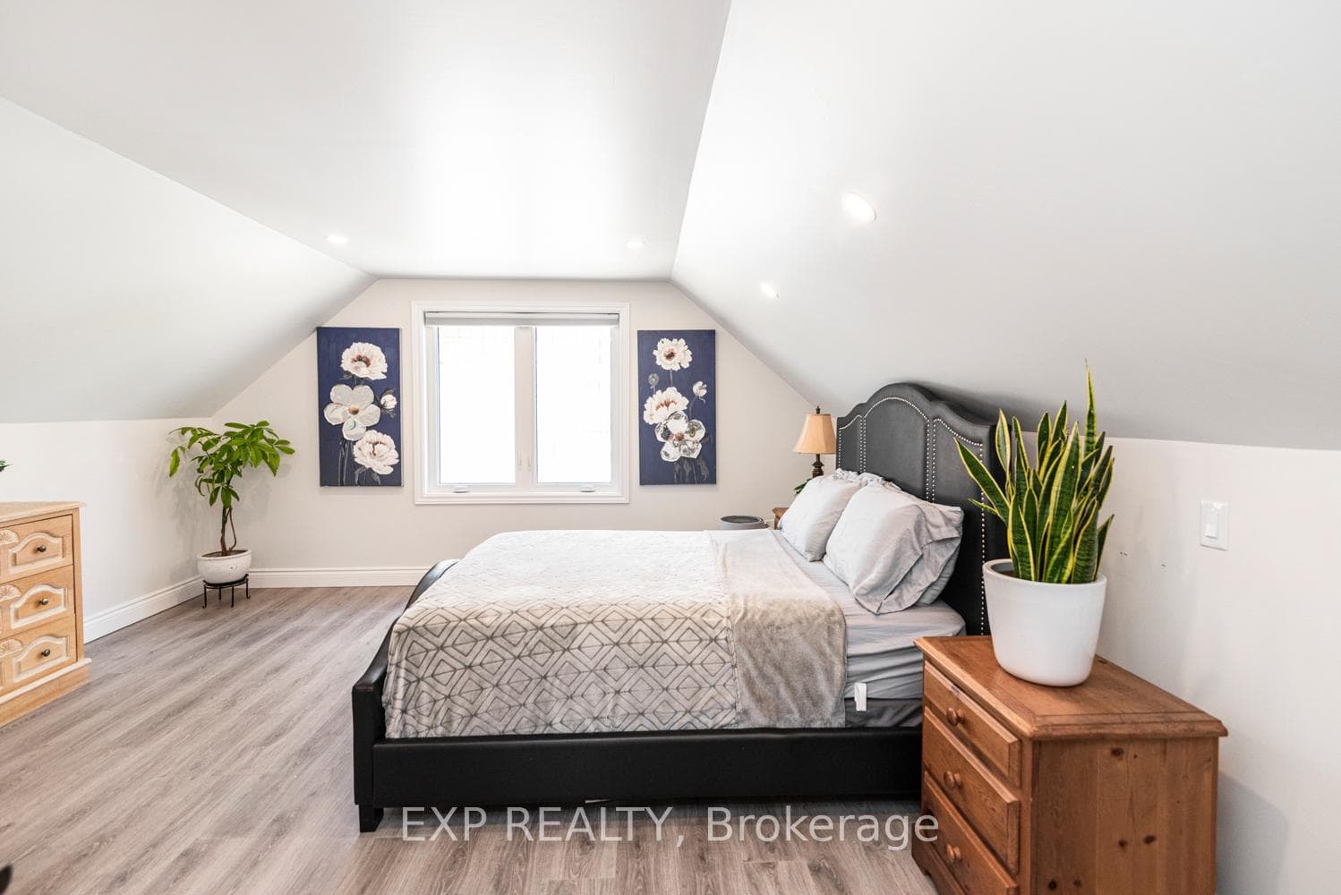 2055 Churchill Avenue photo 13