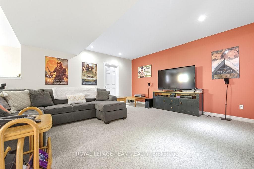 698 BARRYVALE Road photo 41