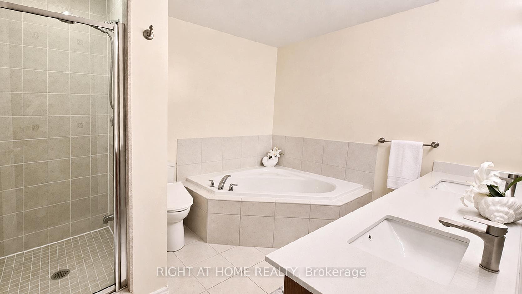 8900 Bathurst Street Unit 10 photo 32