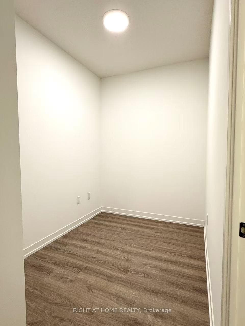 8 Interchange Way Unit 2801 photo 10