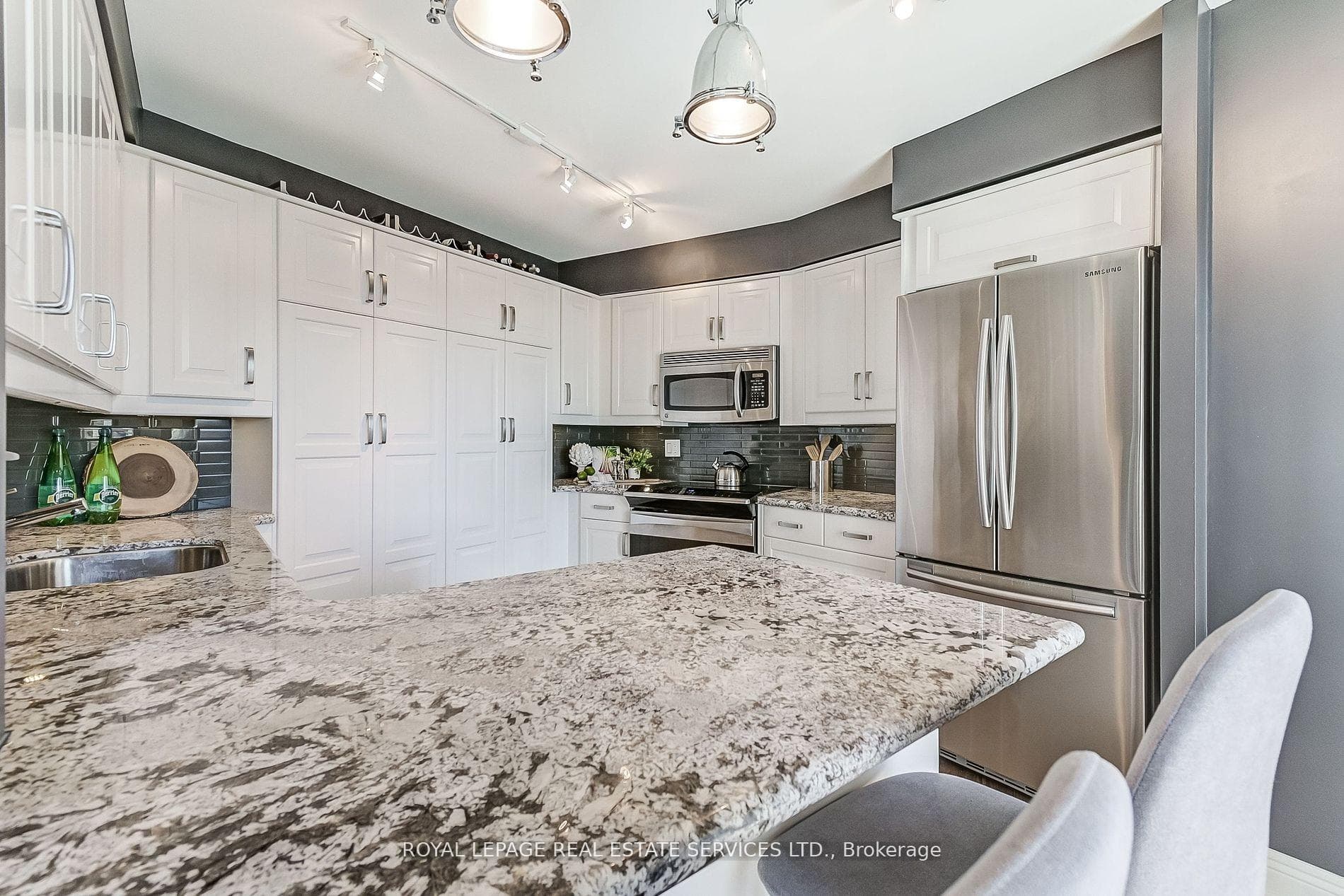 2111 Lake Shore Boulevard Unit 1018 photo 14