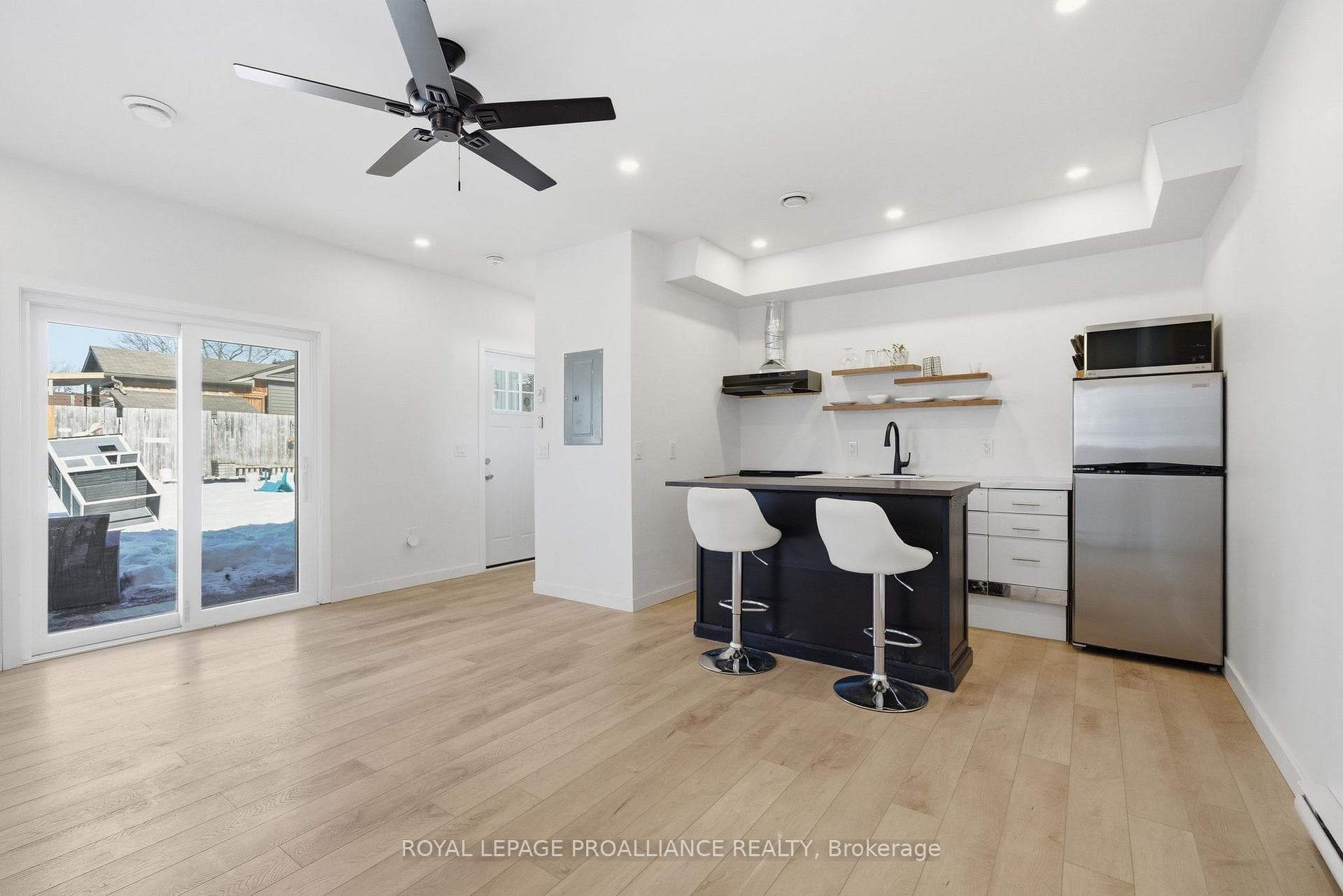 425 Roe Street photo 11