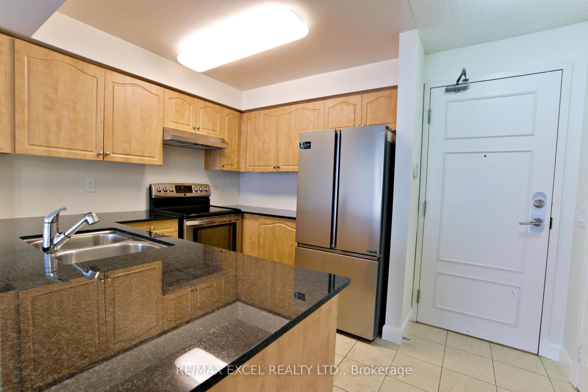 350 Red Maple Road Unit 907 photo 7