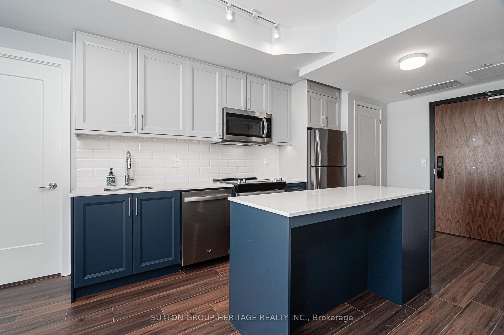201 Brock Street Unit 418 photo 16