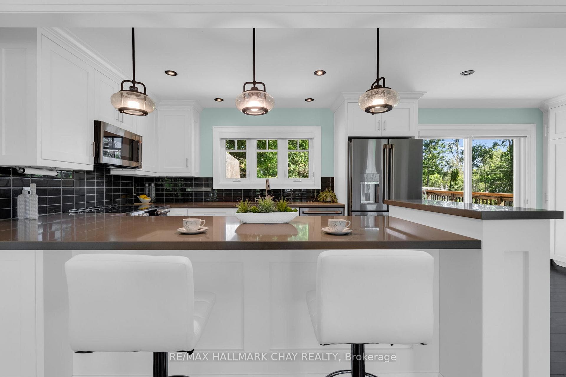 Open kitchen with breakfast bar