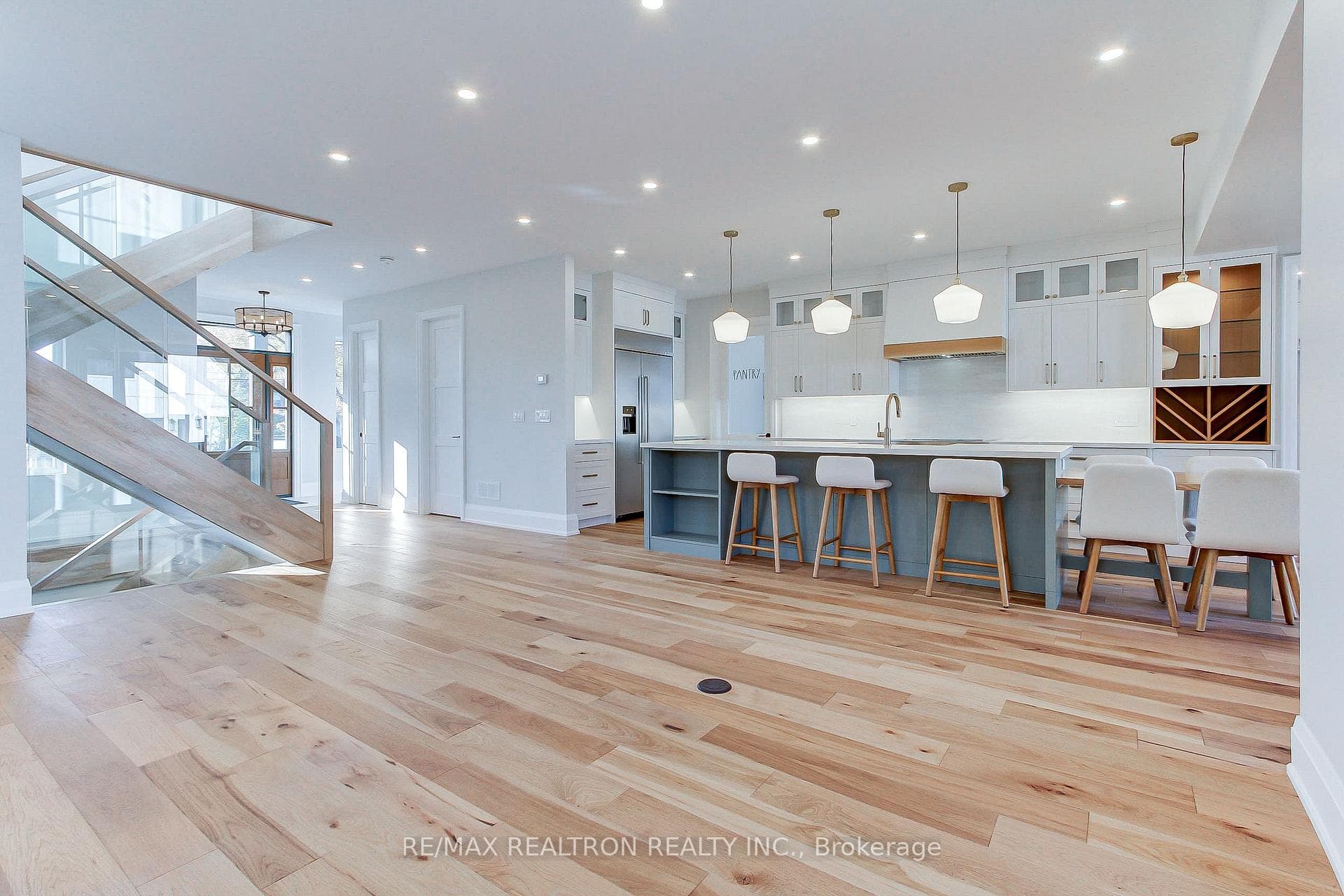 Livingroom open to Kitchen