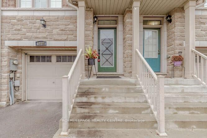 1432 Granrock Crescent photo 2