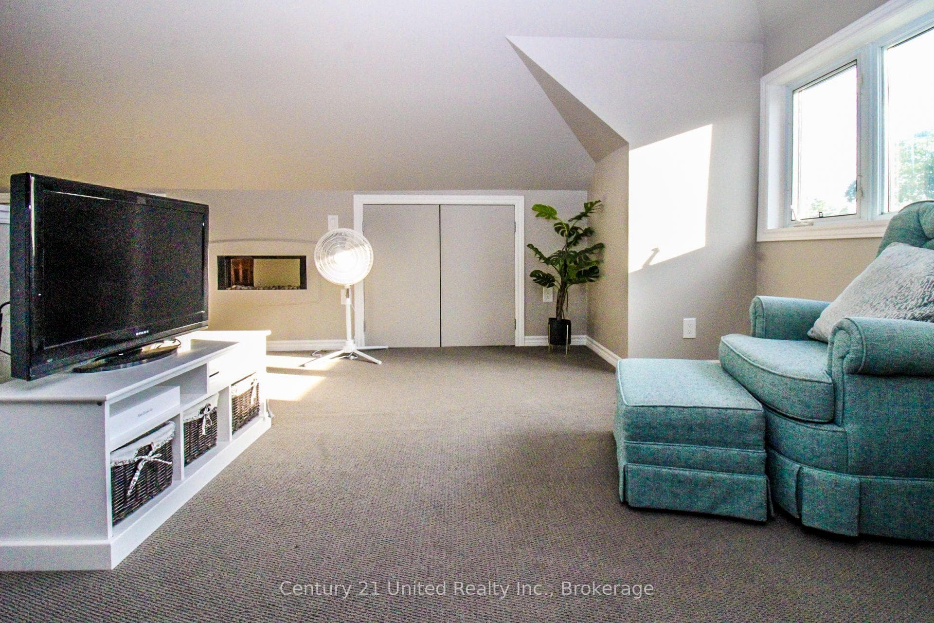 566 Waterford Street photo 36