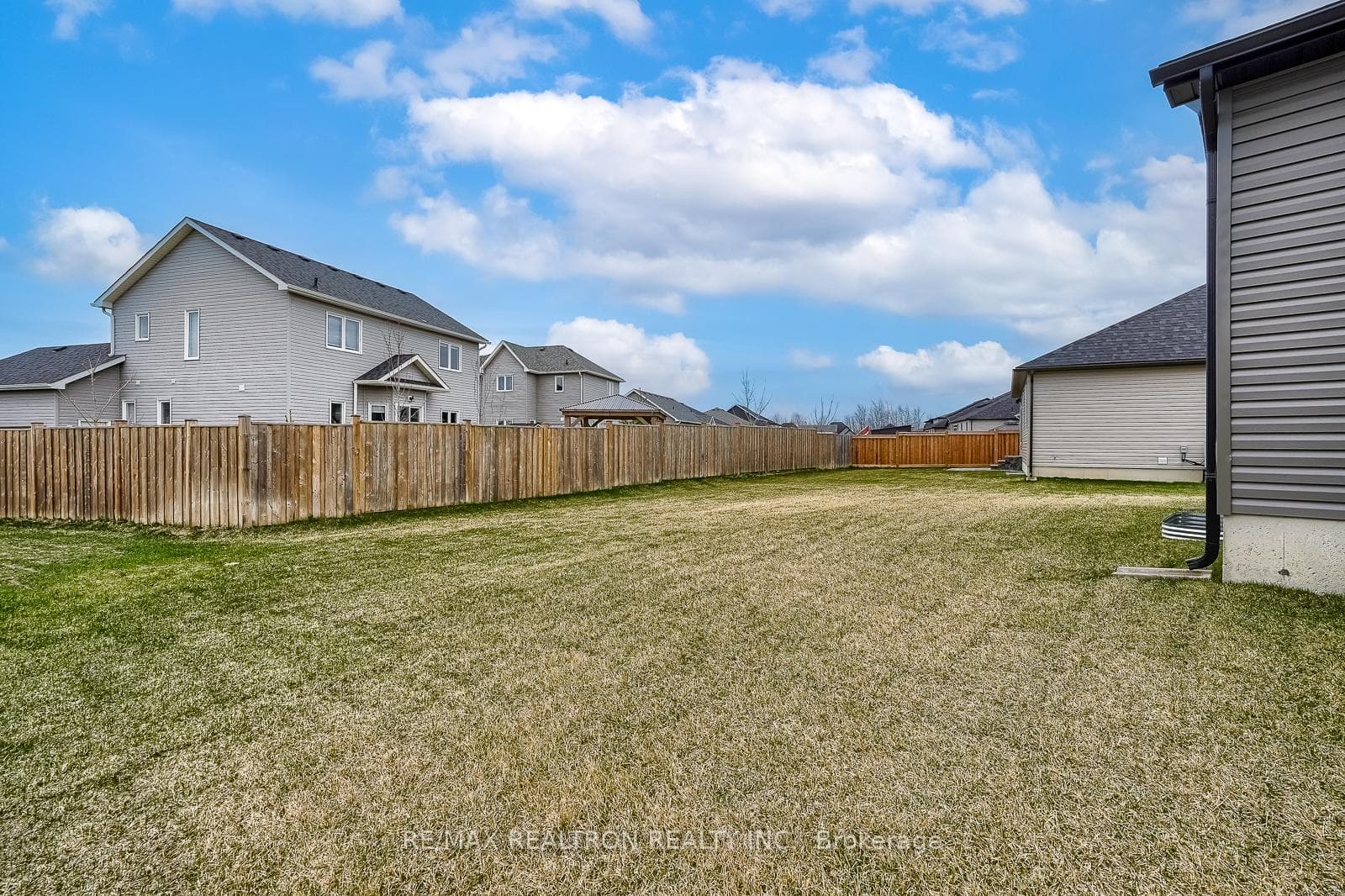 44 Allenwood Road photo 46