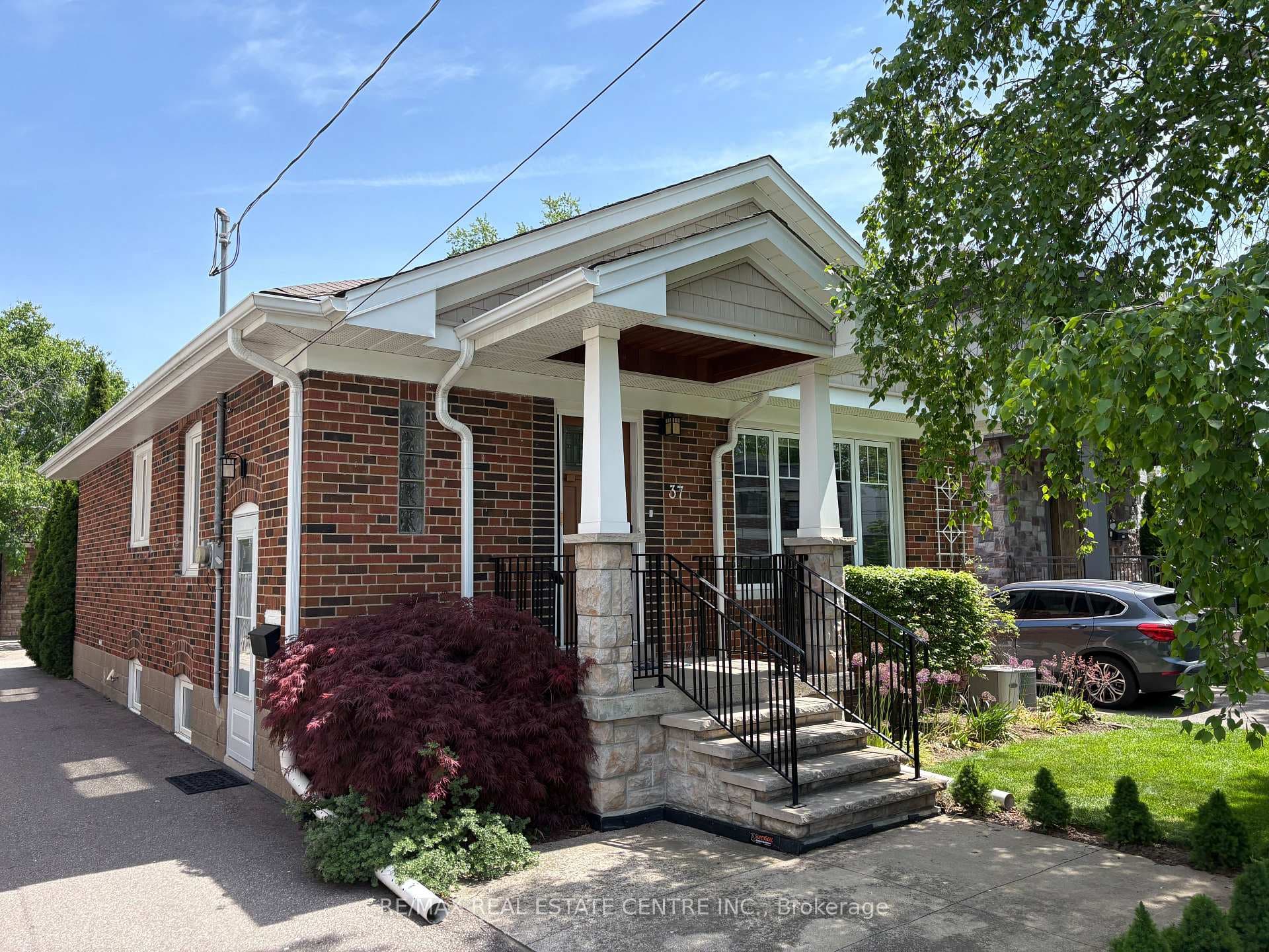 37 Maple Avenue photo 1
