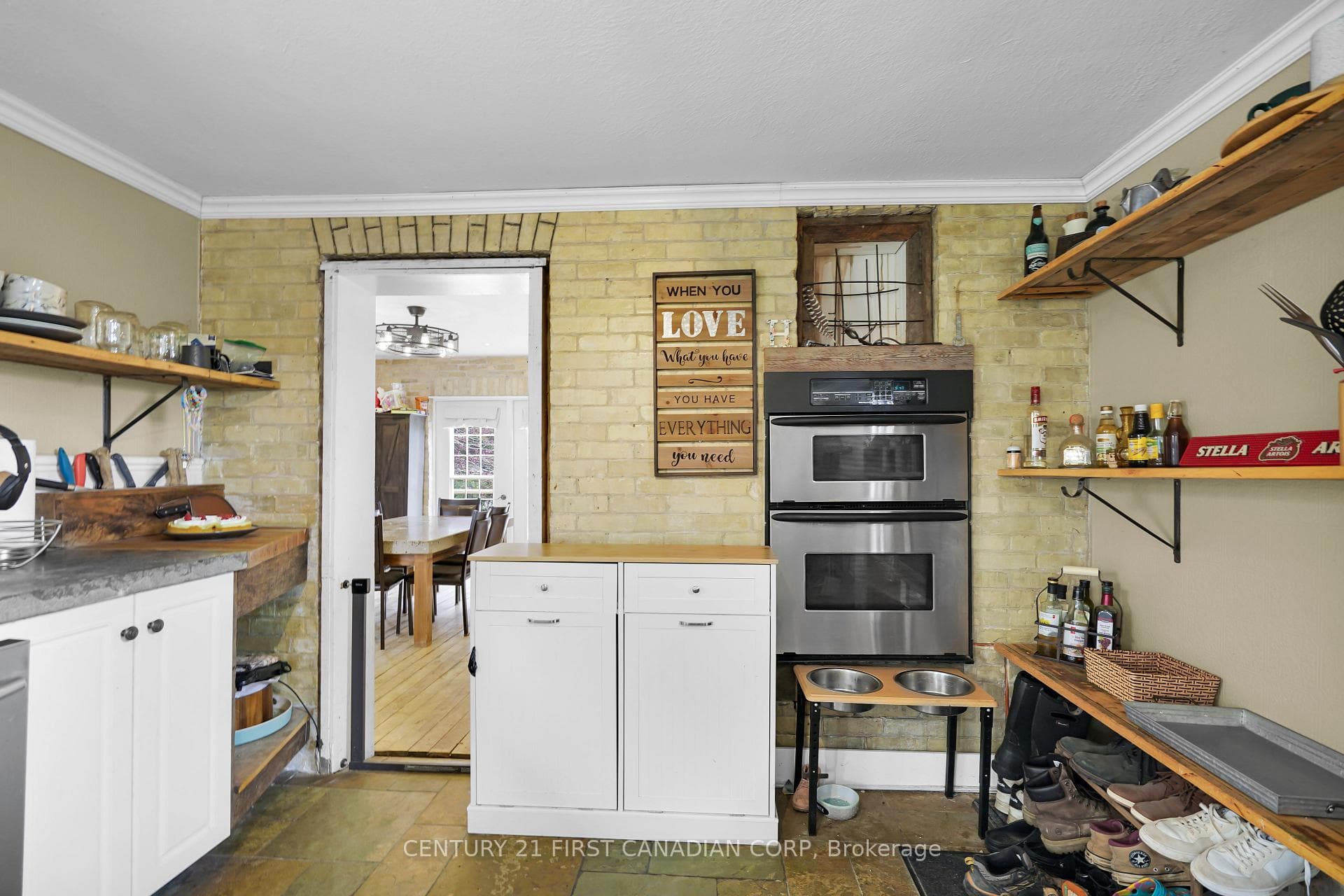 23895 Adelaide Road photo 10