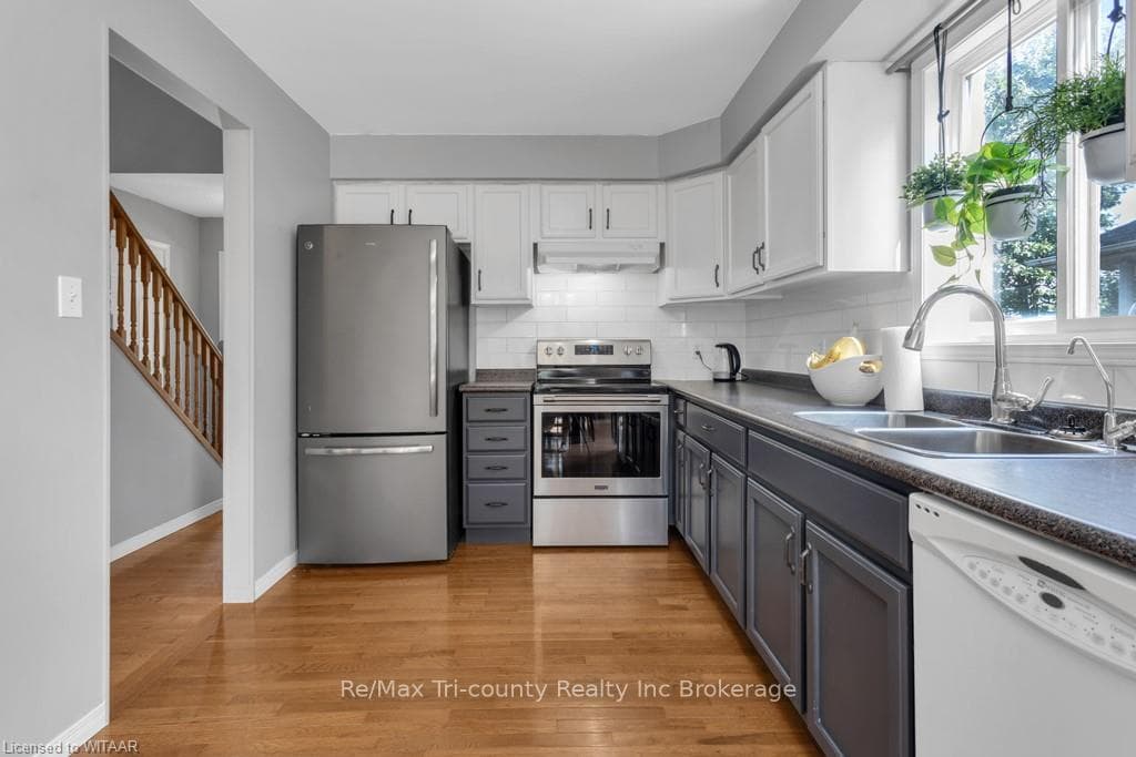 17 TRILLIUM Drive photo 3
