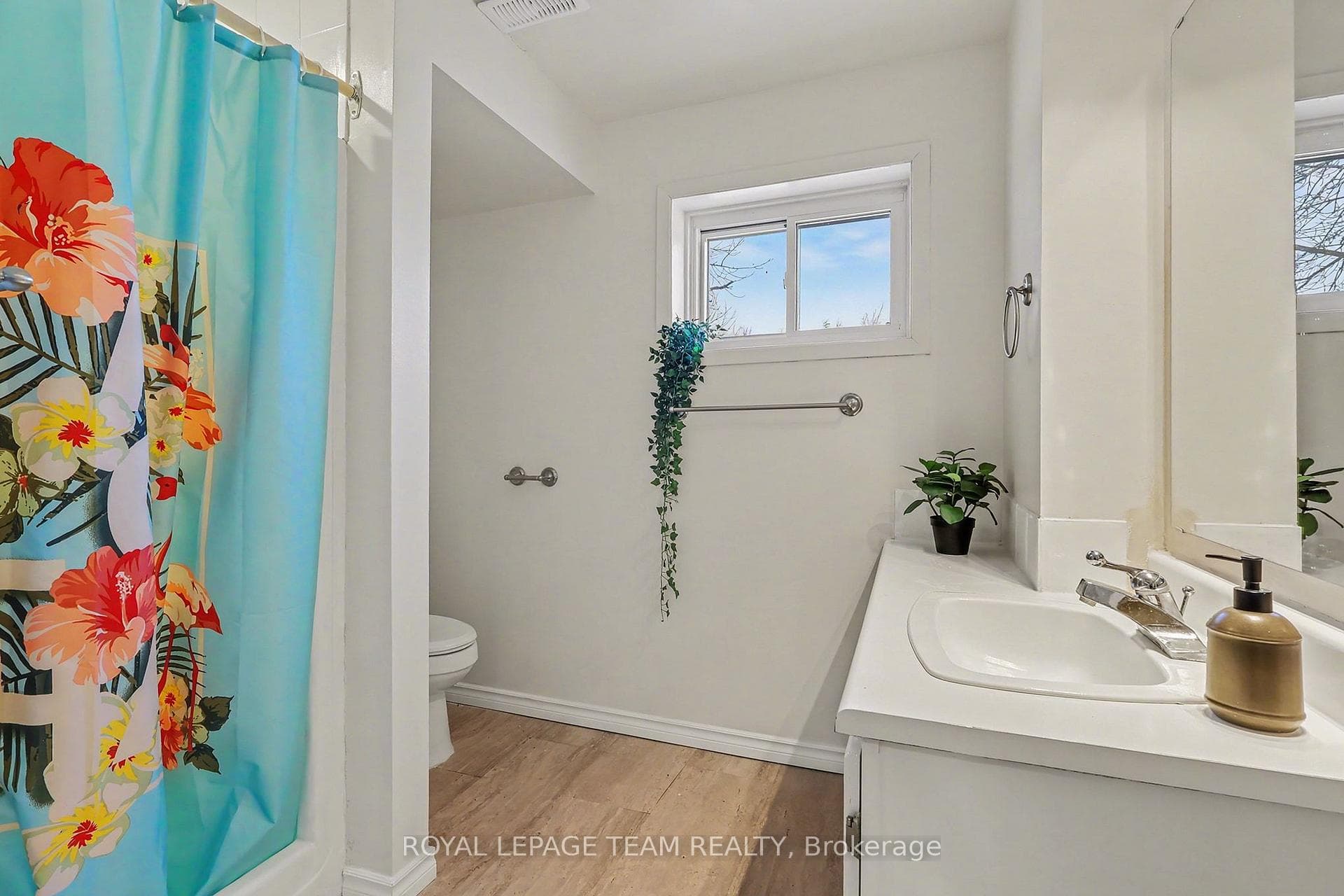 237 Queen West Street photo 21