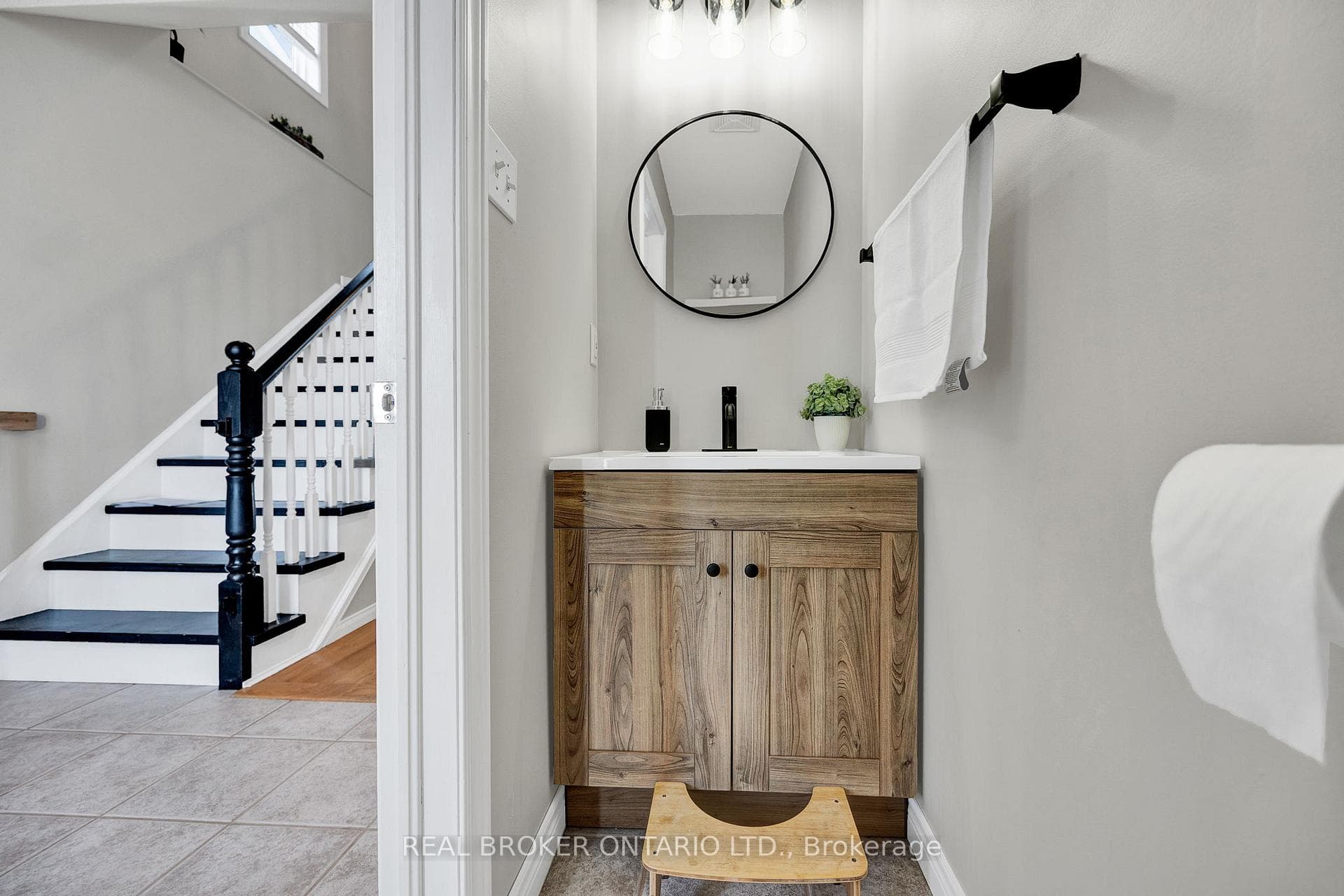 75 Peglar Crescent photo 5