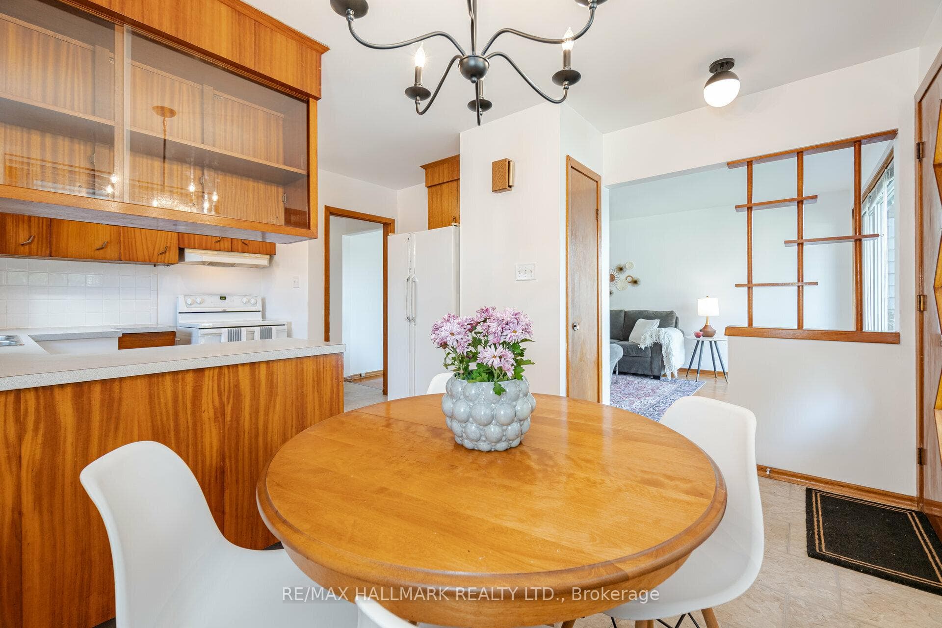 461 Cromwell Avenue photo 12