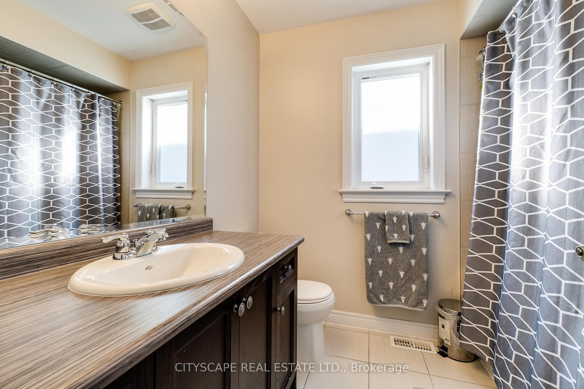 144 Hazelton Avenue photo 32