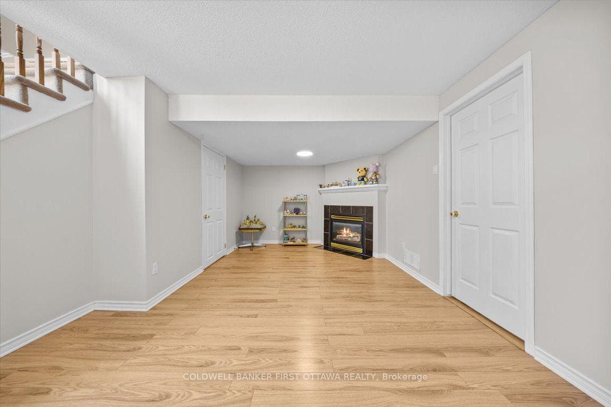 46 MARGRAVE Avenue photo 15