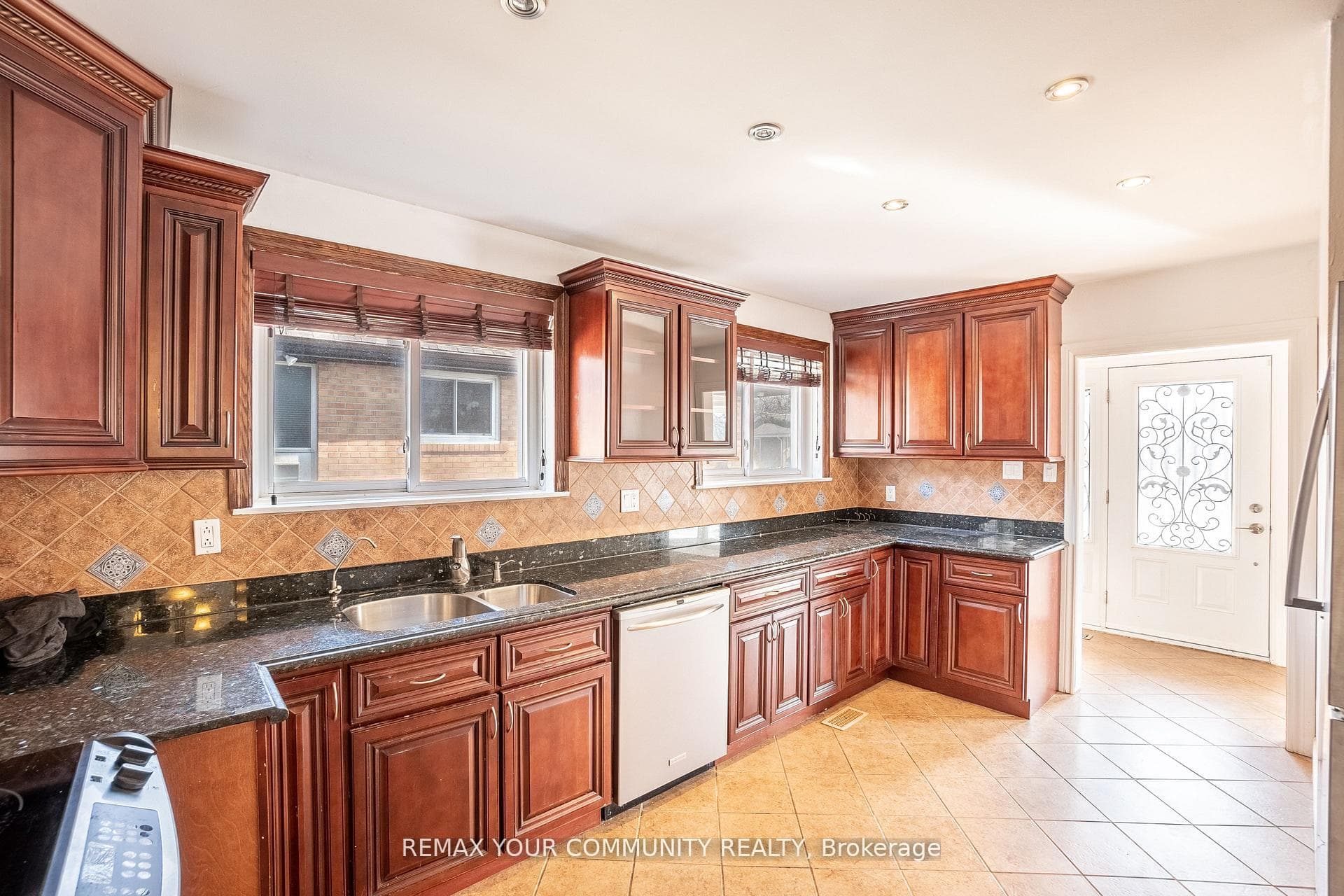 32 Marbury Crescent photo 10