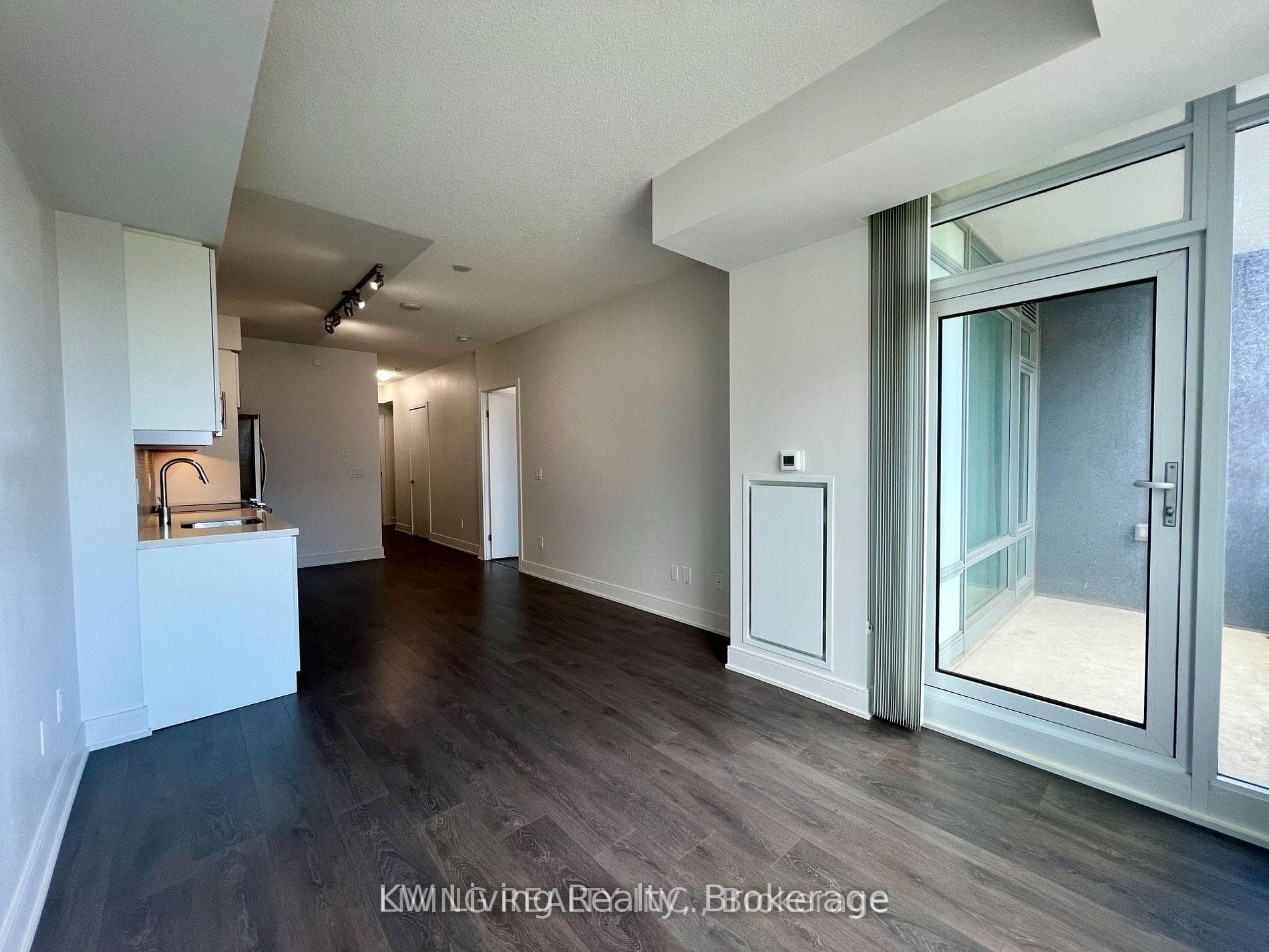 525 Adelaide Street Unit 809 photo 6