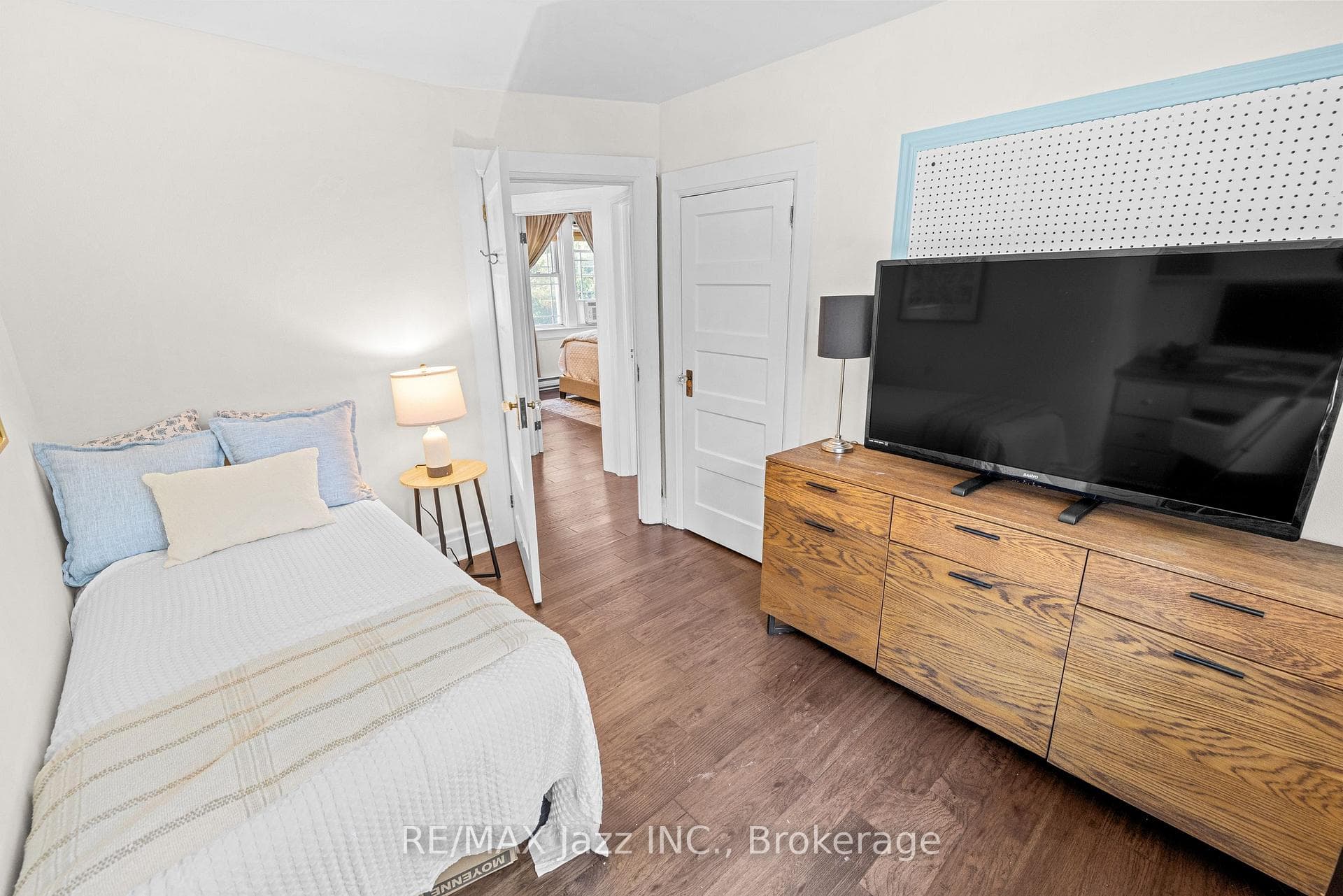 477 Masson Street photo 35