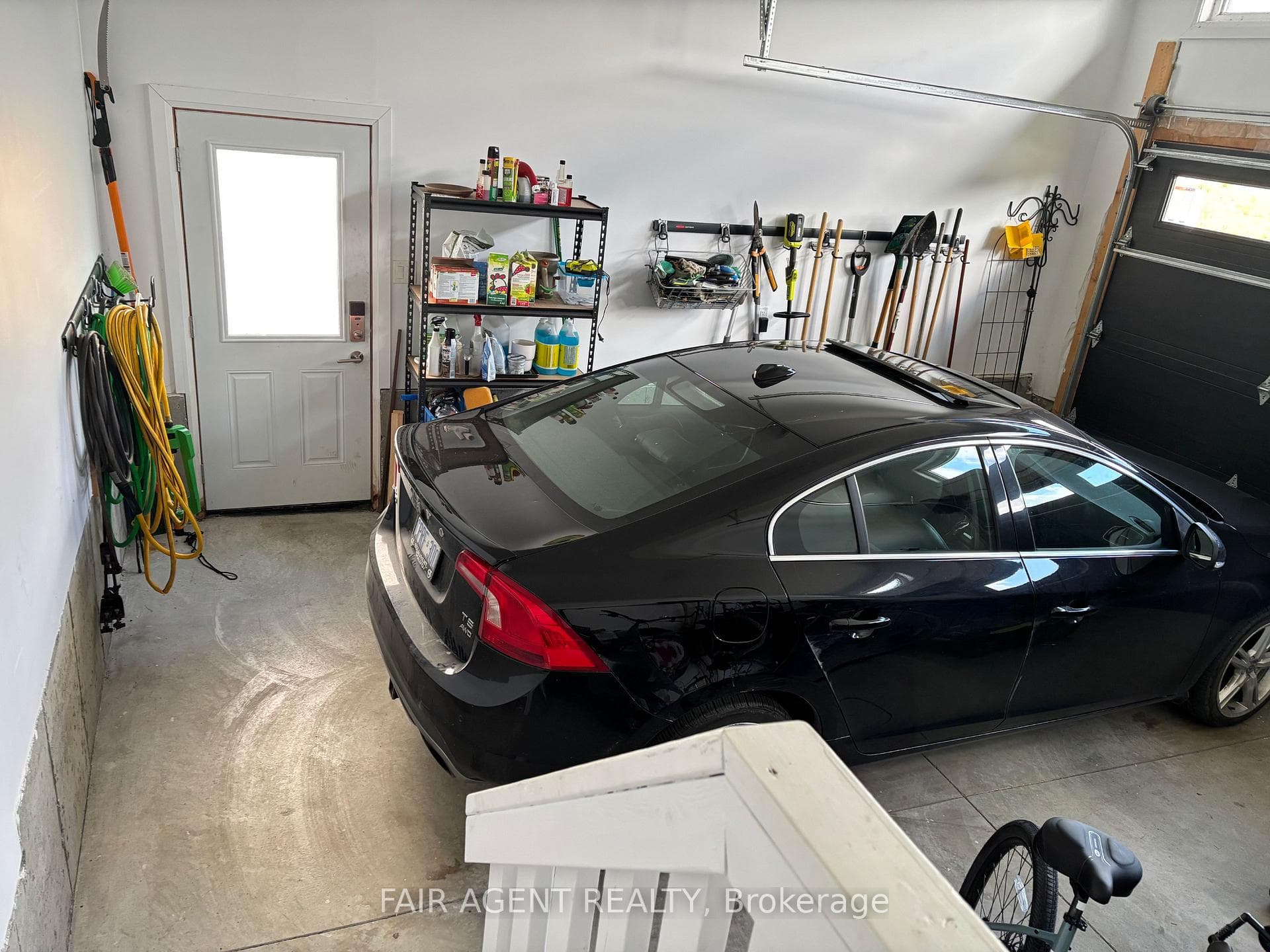 370 Dore Street photo 36