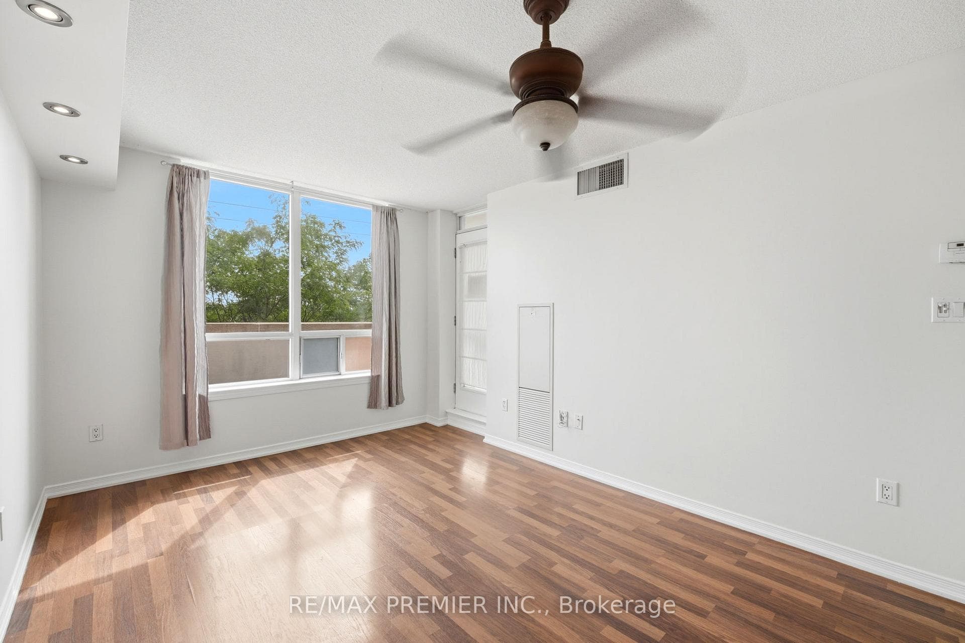2772 Keele Street Unit 306 photo 7