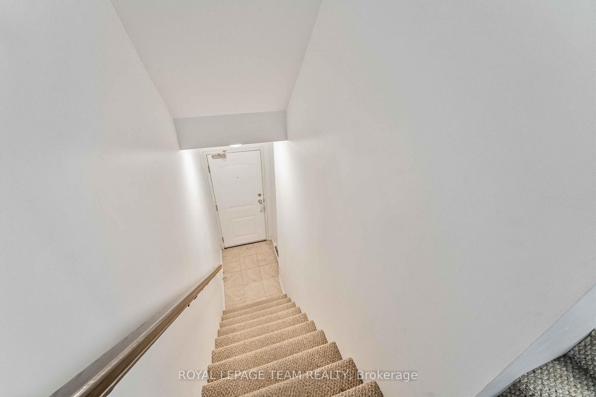 289 Everest Private Unit B photo 10