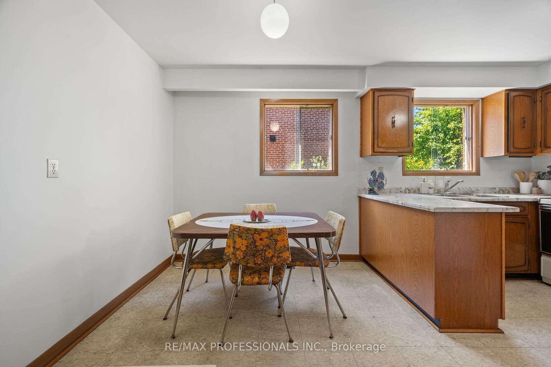12 Ormskirk Court photo 22