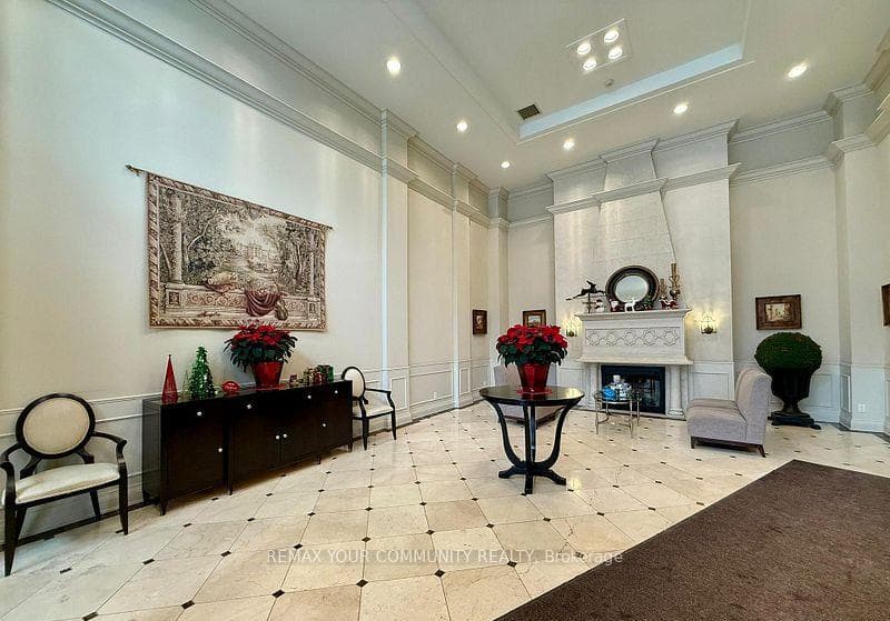 350 Red Maple Road Unit 612 photo 5