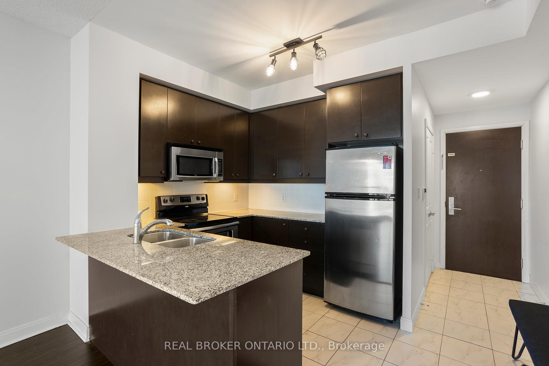 50 Absolute Avenue Unit 3105 photo 15