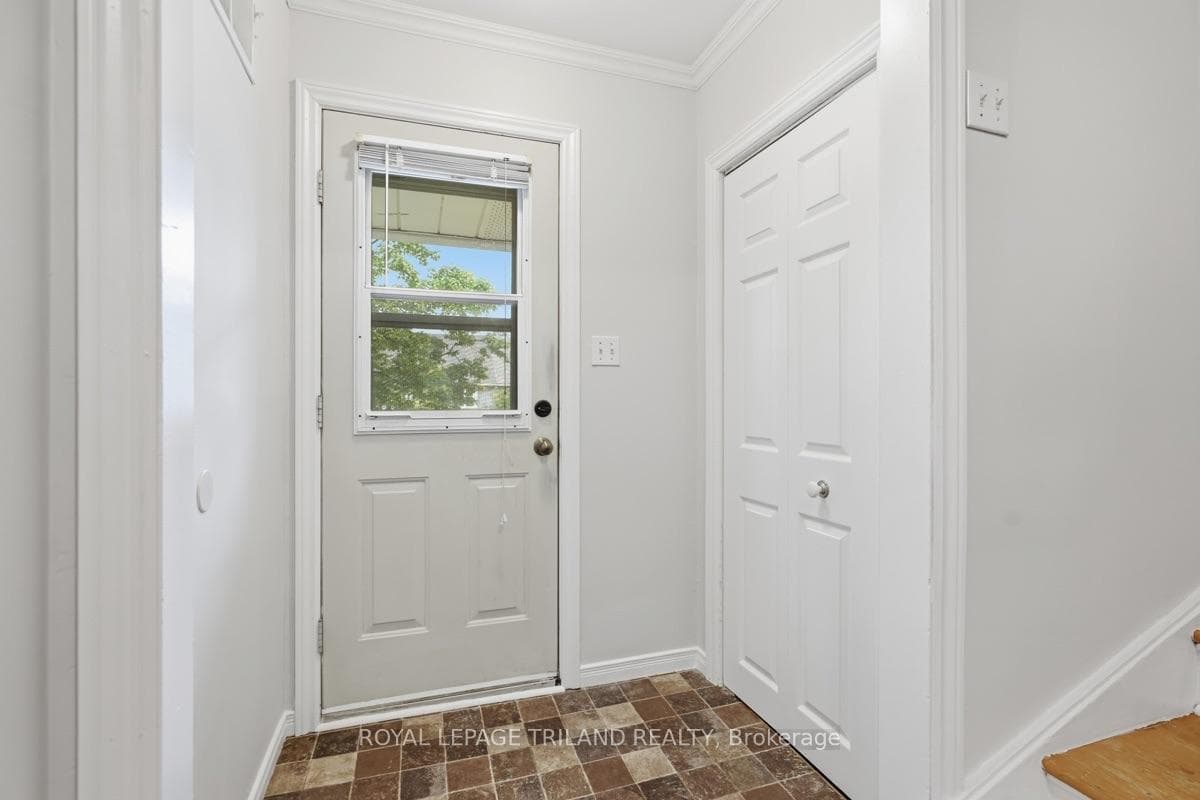 Main Floor: Foyer