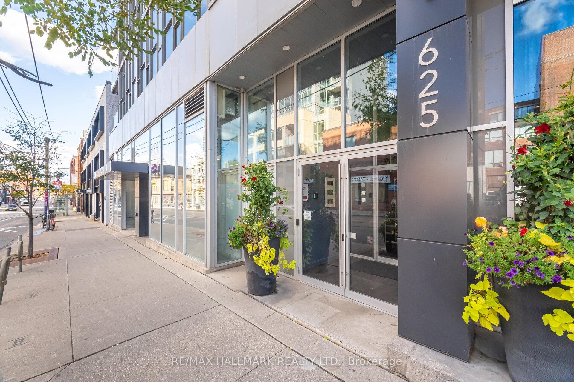 625 Queen Street Unit 306 photo 2