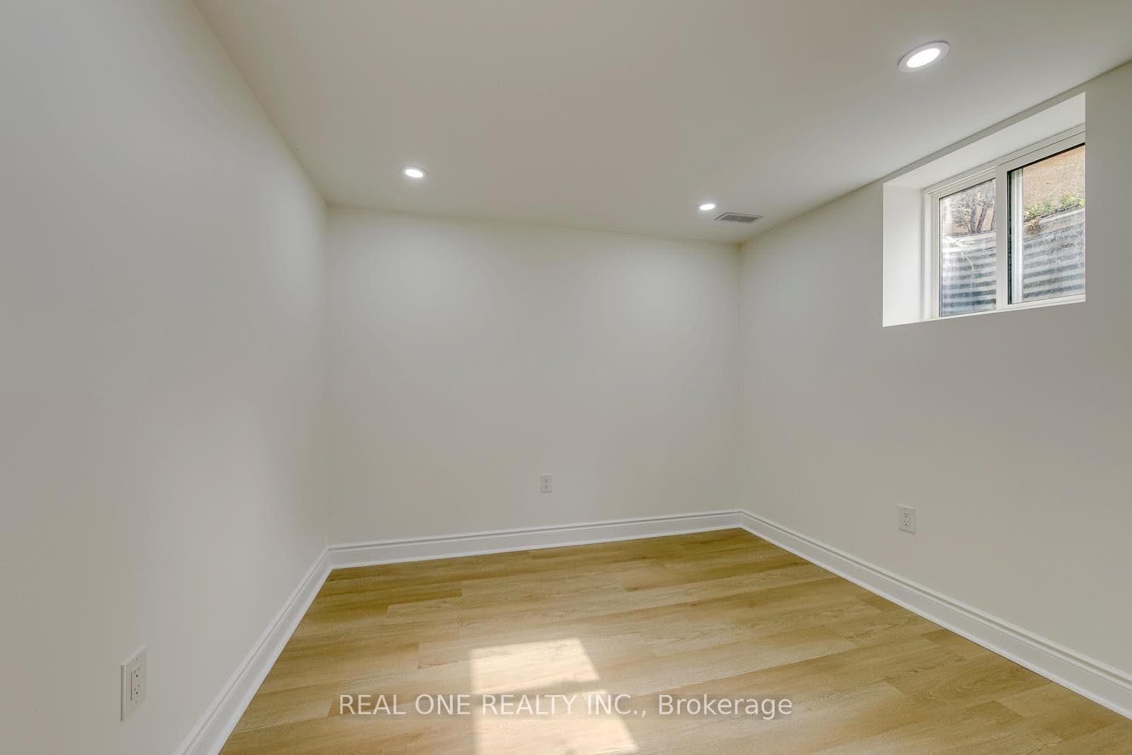 655 Paragon Place Unit Basement Apartment photo 11