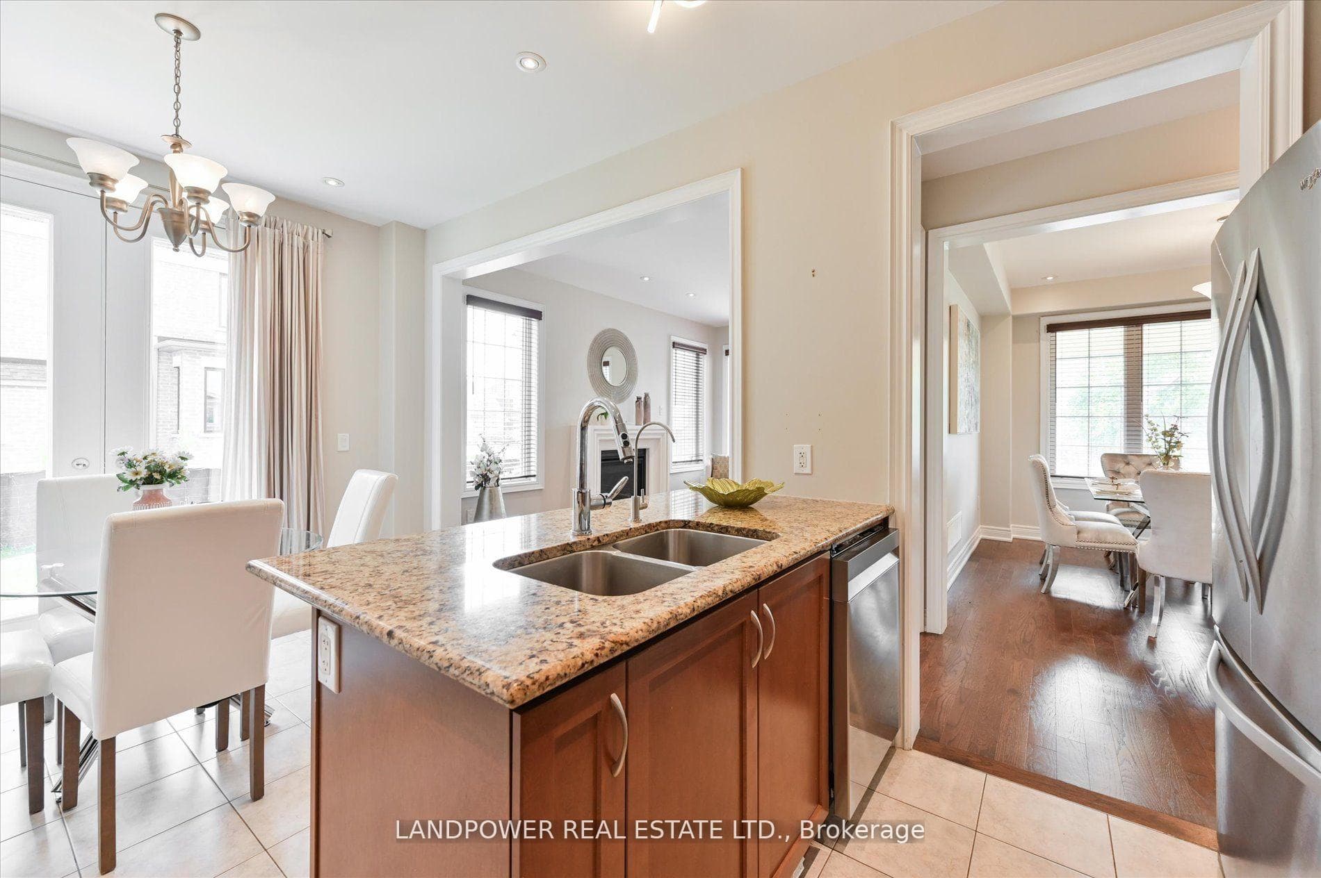 1 Mondial Crescent photo 20