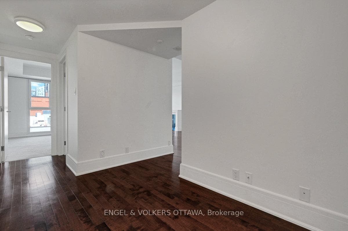 700 Sussex Drive Unit 403 photo 22