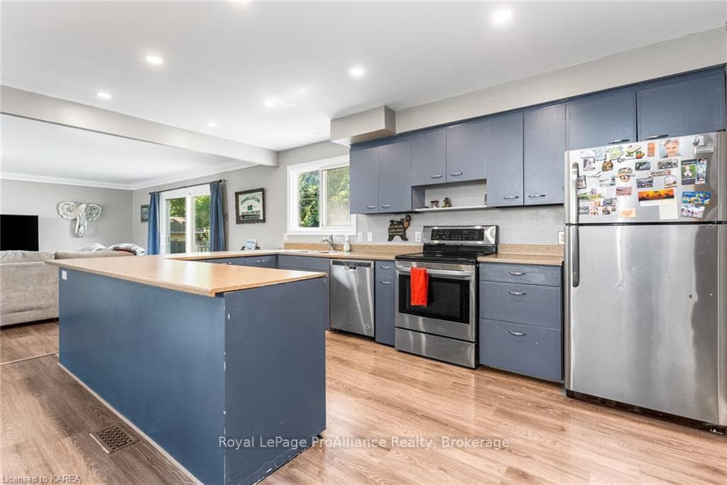 11 GREEN Drive photo 12